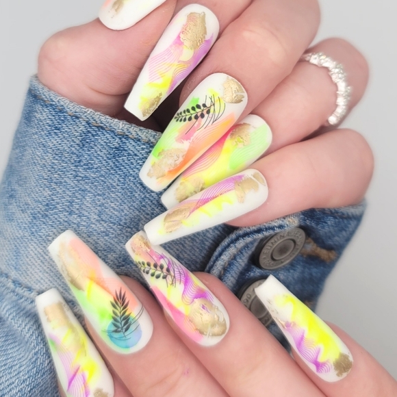 Summer press on nails - Picture 1 of 5